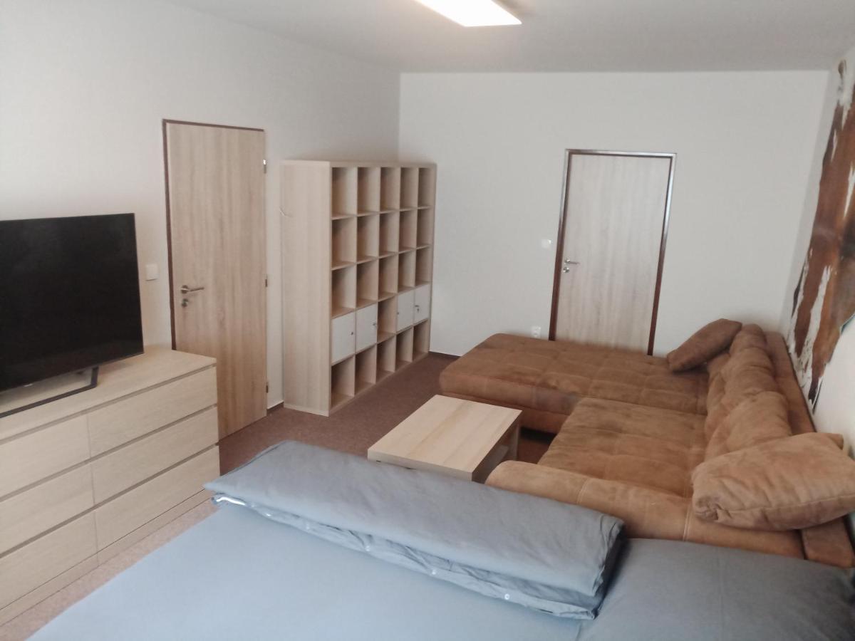 Kraliky Apartman דירה